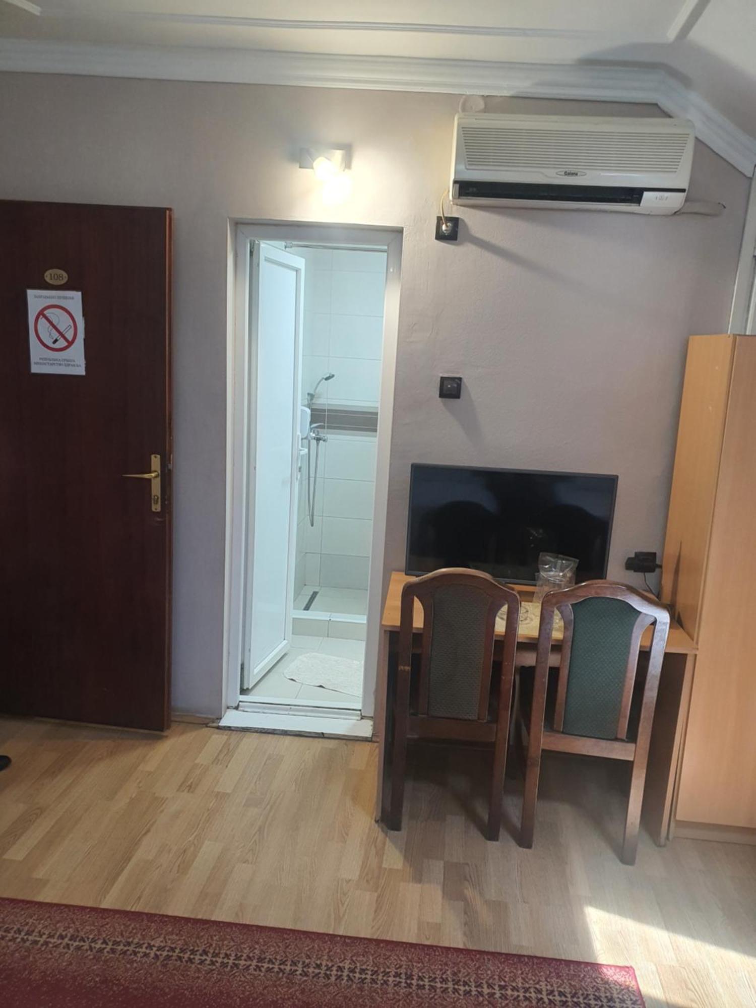 Guest House Vila Bor Novi Sad Bagian luar foto